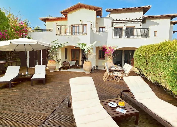 Aphrodite Hills 3 Bedroom With Bbq, Patio & View