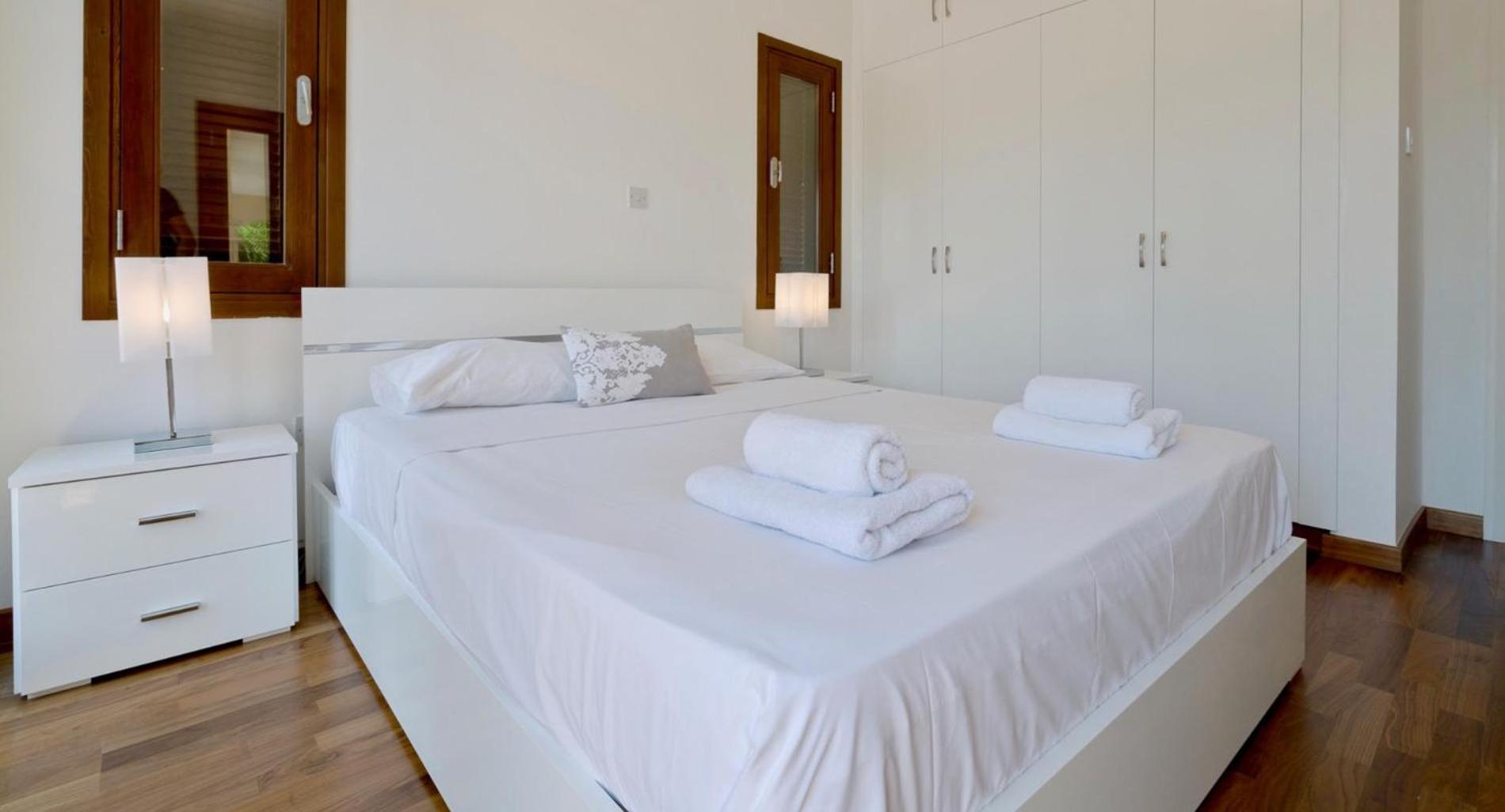 Aphrodite Hills 3 Bedroom With Bbq, Patio & View Apartment *