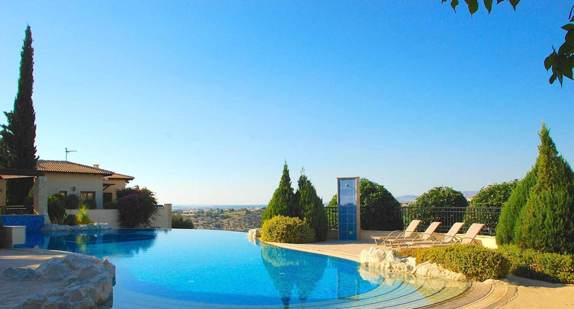 Aphrodite Hills 3 Bedroom With Bbq, Patio & View *