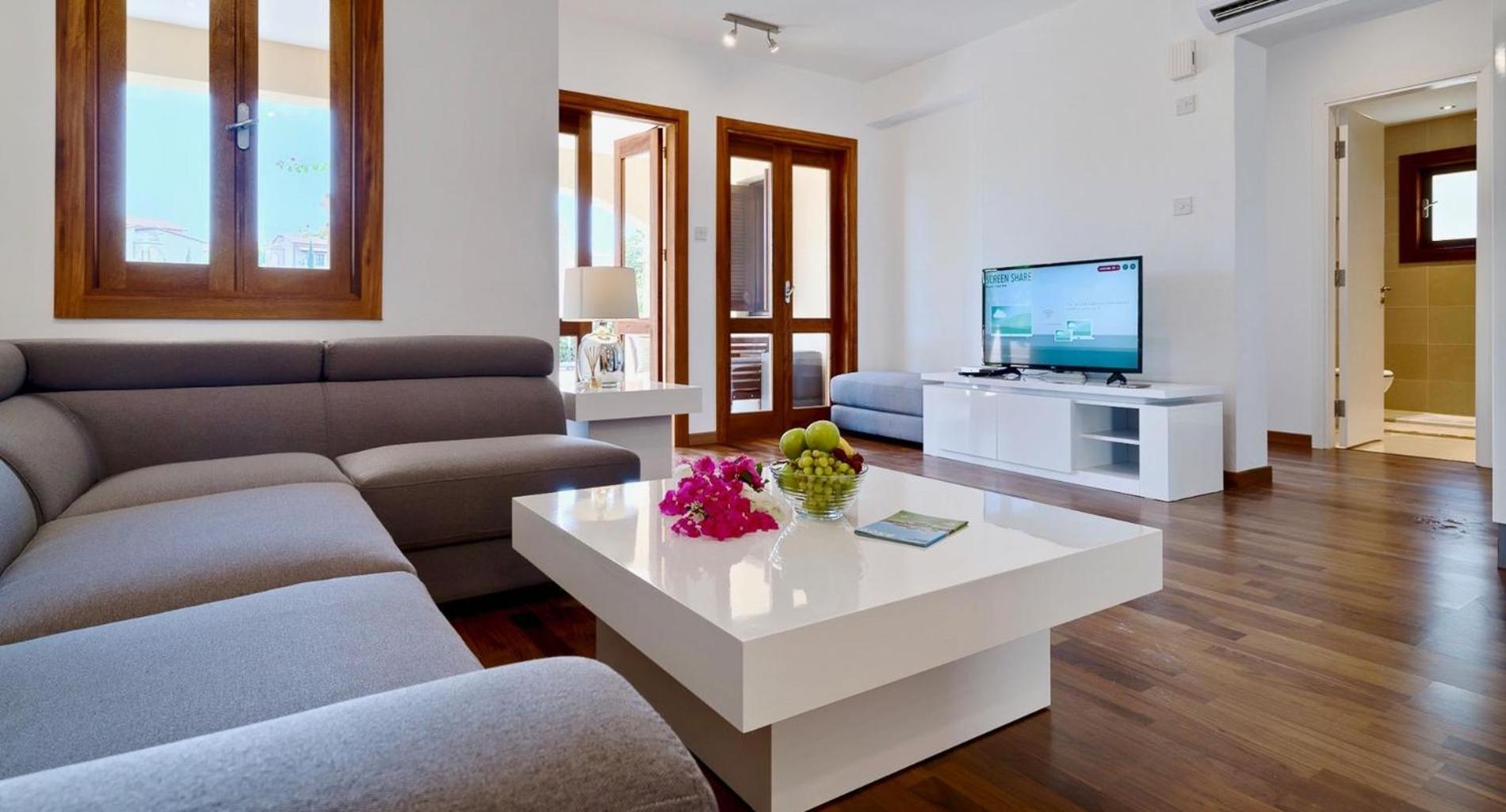 Aphrodite Hills 3 Bedroom With Bbq, Patio & View Apartment *