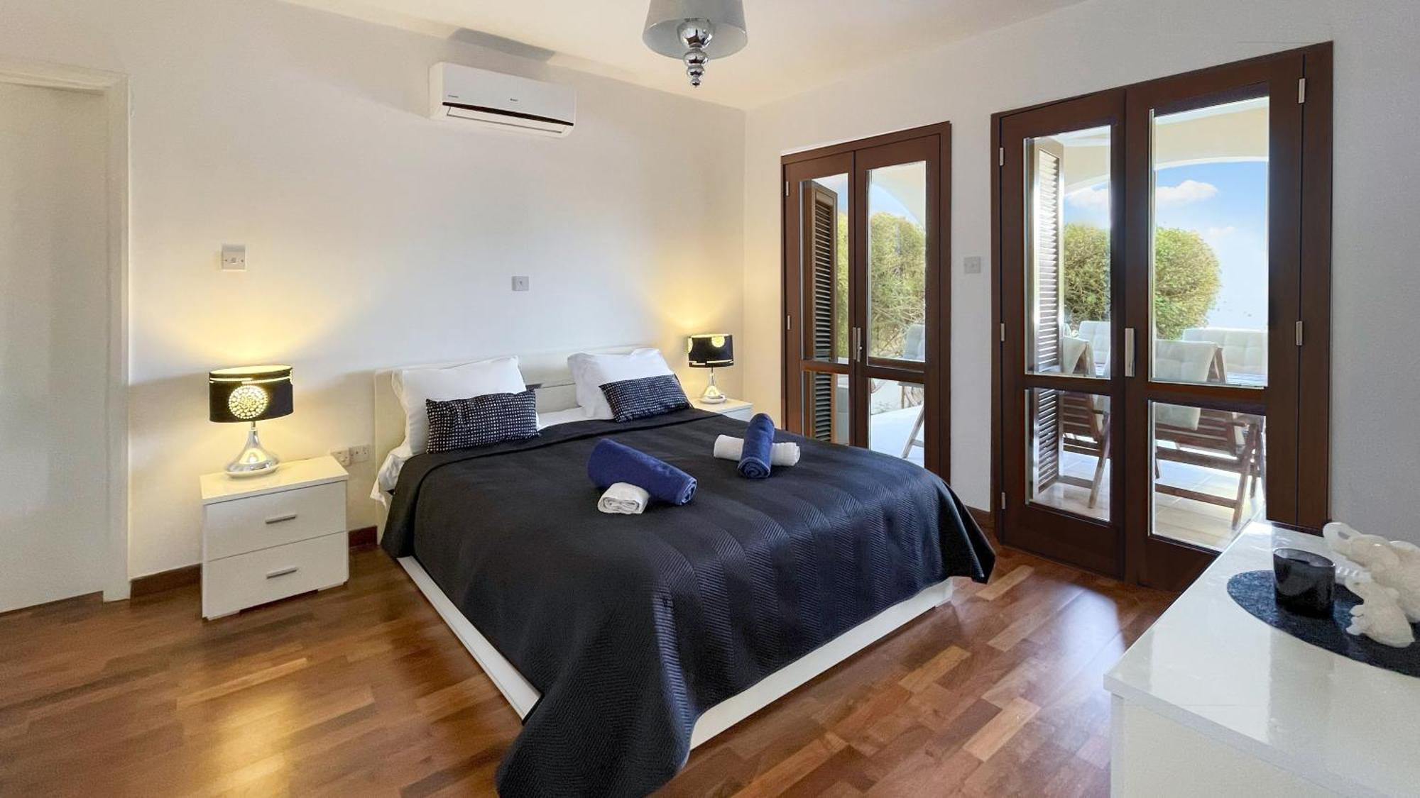 Aphrodite Hills 3 Bedroom With Bbq, Patio & View *