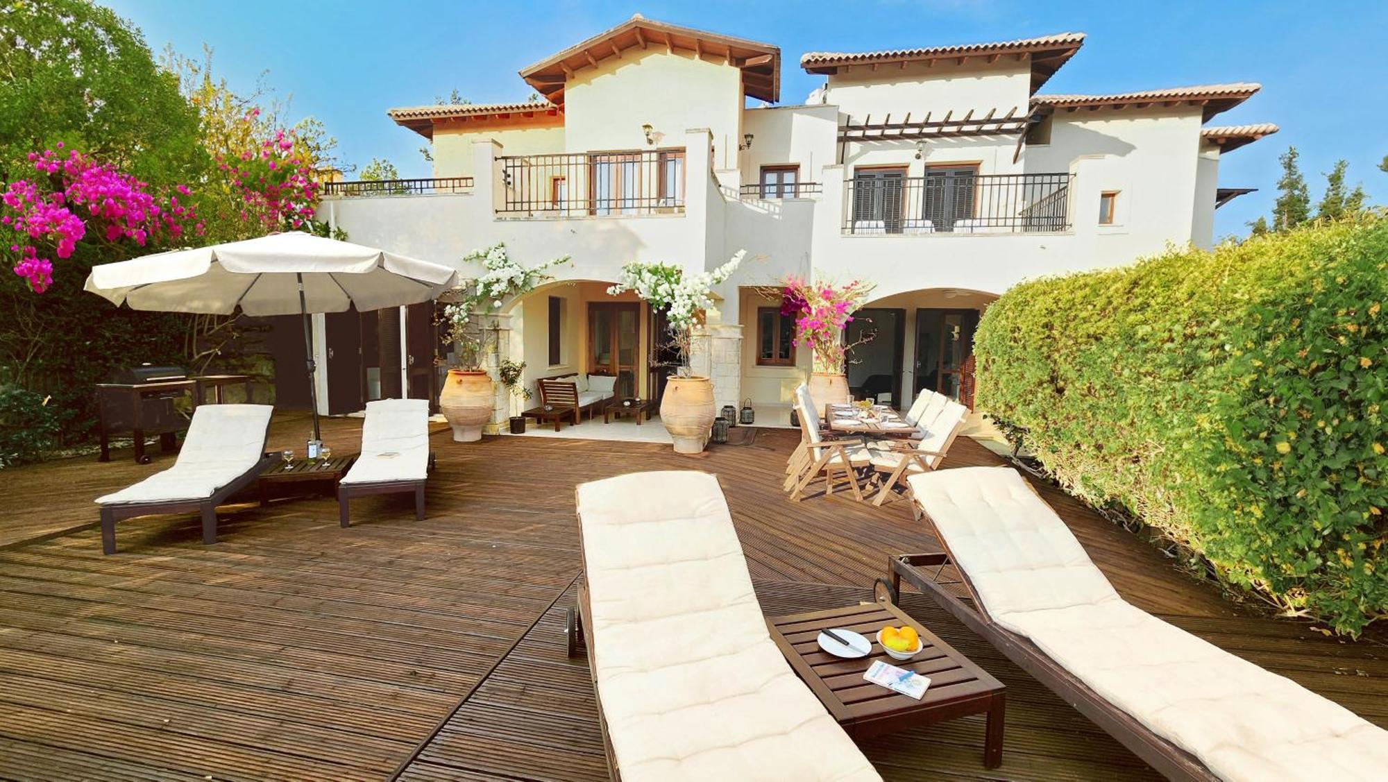 Aphrodite Hills 3 Bedroom With Bbq, Patio & View Apartment