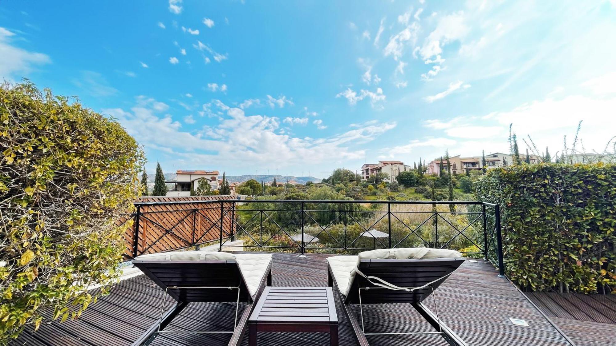 Aphrodite Hills 3 Bedroom With Bbq, Patio & View