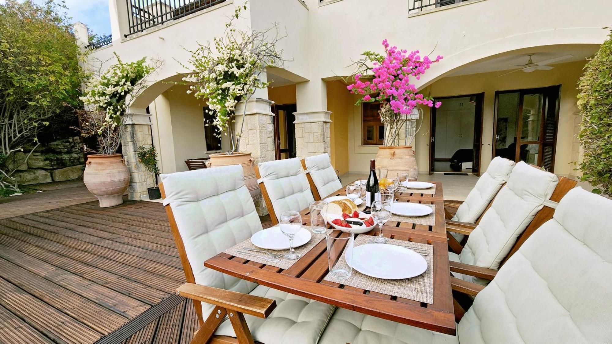 Aphrodite Hills 3 Bedroom With Bbq, Patio & View Apartment